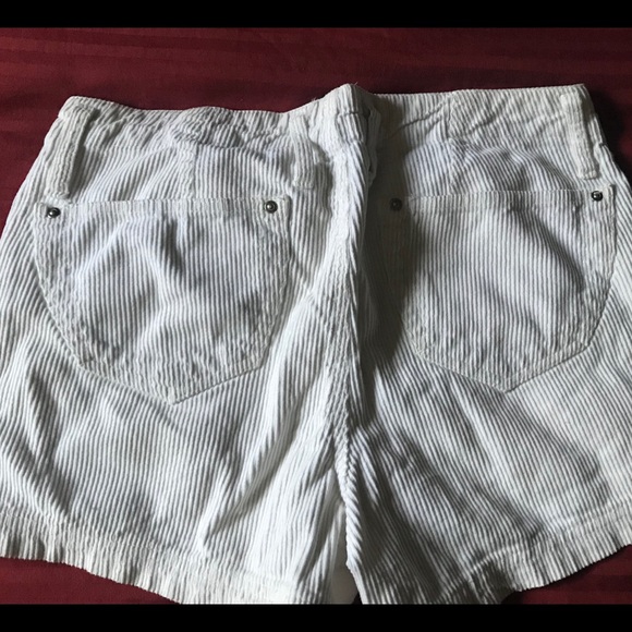 Shorts - Picture 3 of 3